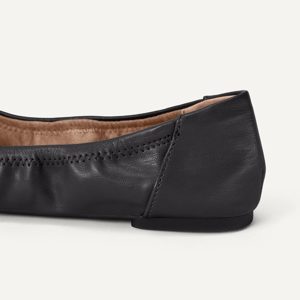 Amazon Essentials Women's Comfortable Round Toe Ballet Flats, Cushioned Memory Foam