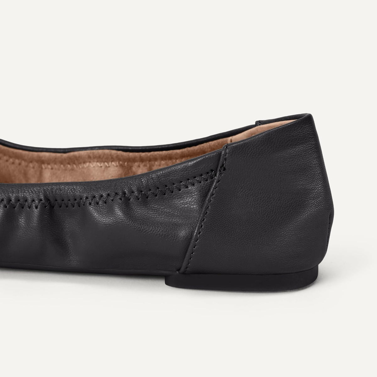 Amazon Essentials Women's Comfortable Round Toe Ballet Flats, Cushioned Memory Foam
